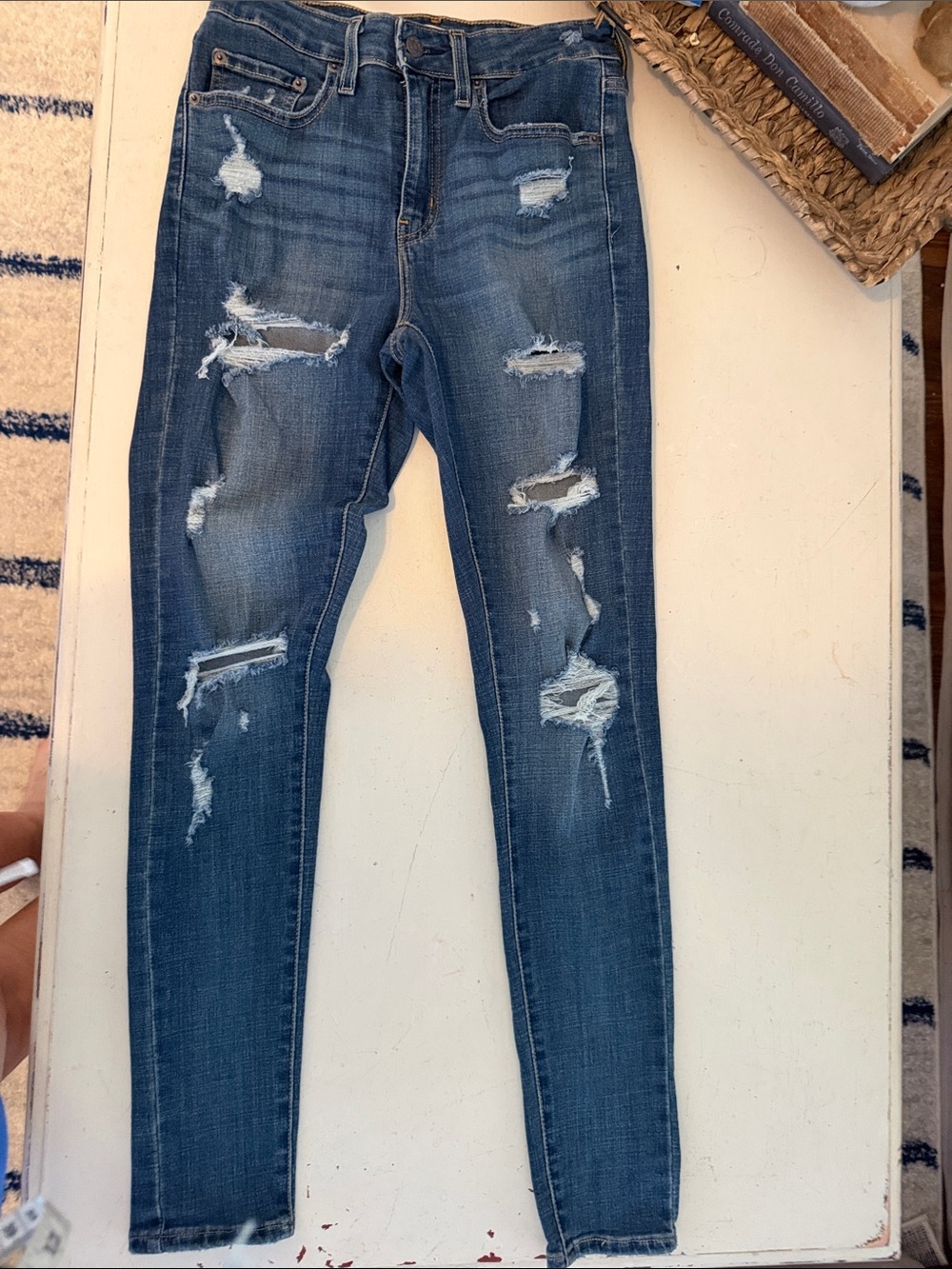 NWOT Levi’s 721 High Rise Skinny Jeans Distressed Stretch Denim 28